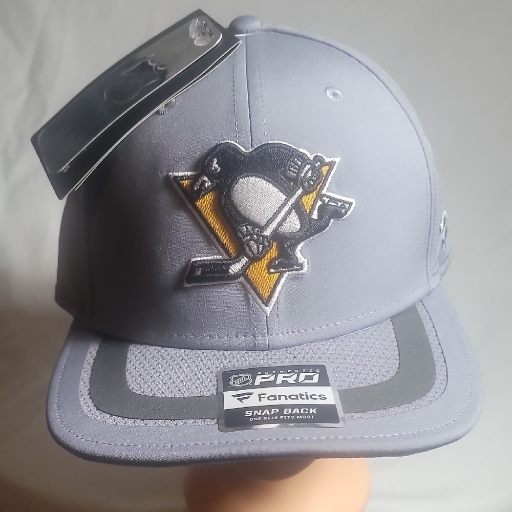NWT Fanatics Pro Pittsburgh Penguins Gray Snapback Hat Cap. 6 Panel